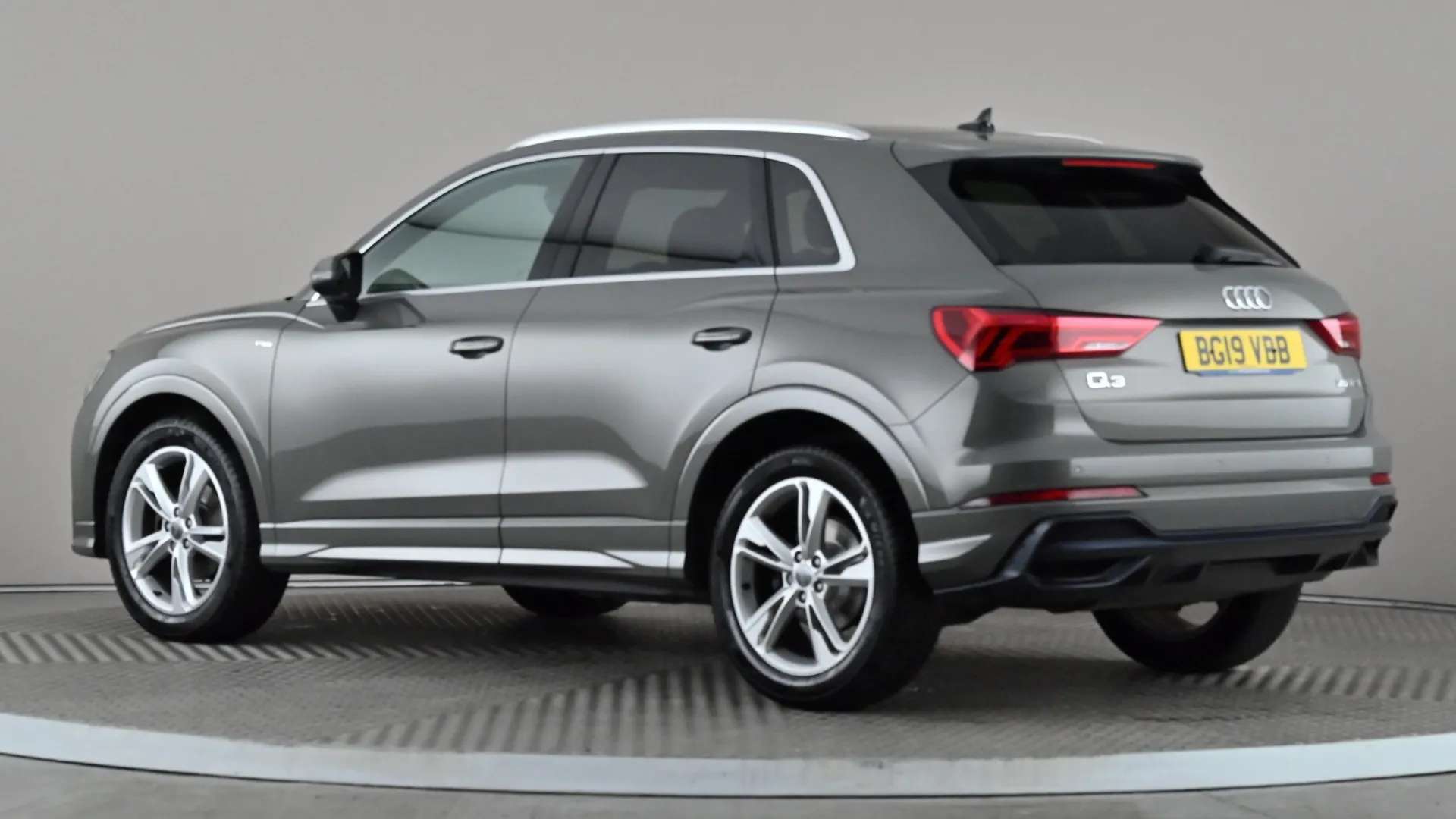 A 2019 AUDI Q3 35 TFSI S Line A 2019 AUDI Q3 35 TFSI S Line