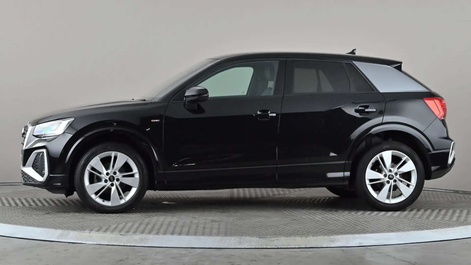 A 2024 AUDI Q2 35 TFSI S Line A 2024 AUDI Q2 35 TFSI S Line