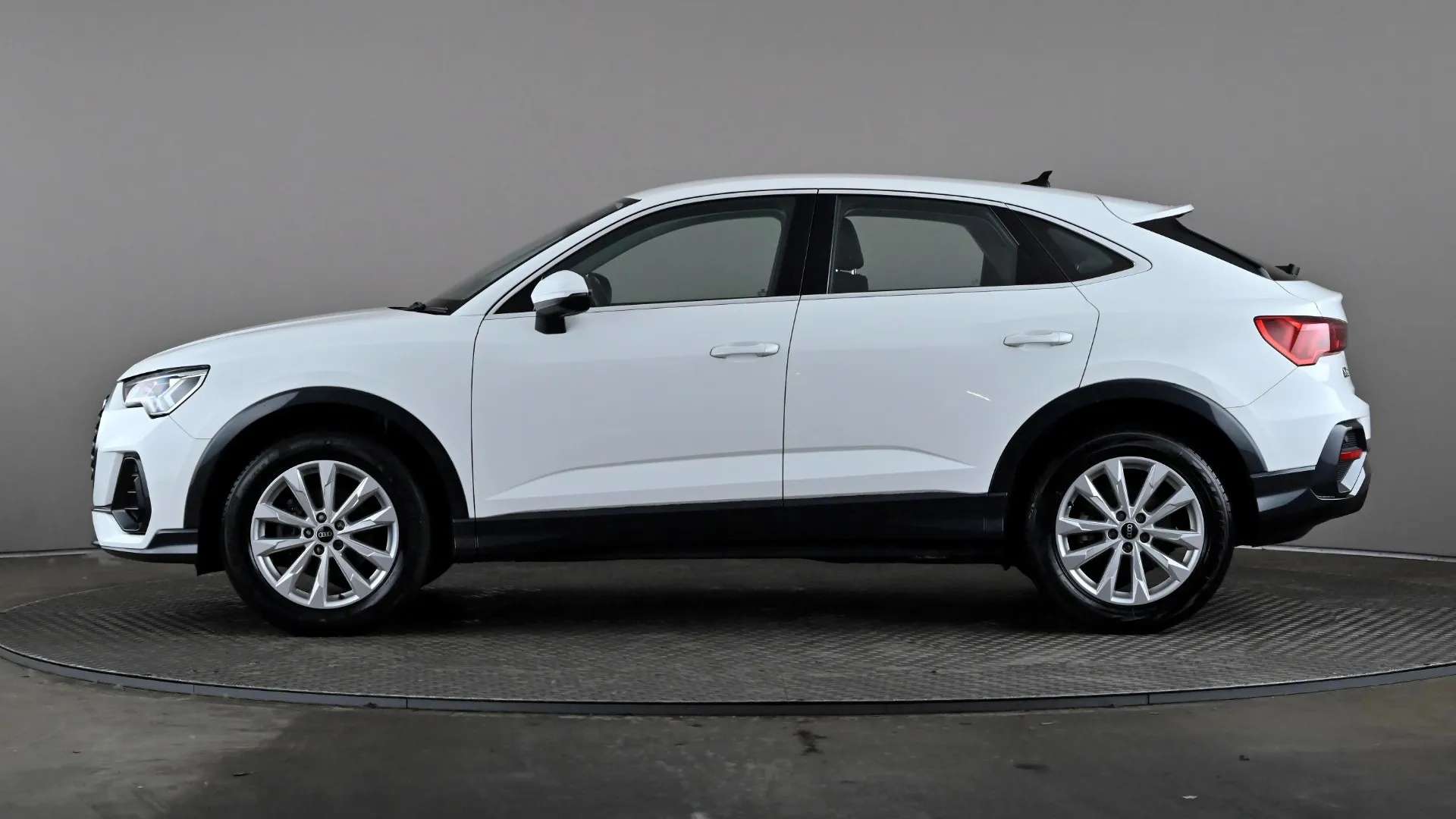 A 2021 AUDI Q3 35 TFSI Sport A 2021 AUDI Q3 35 TFSI Sport