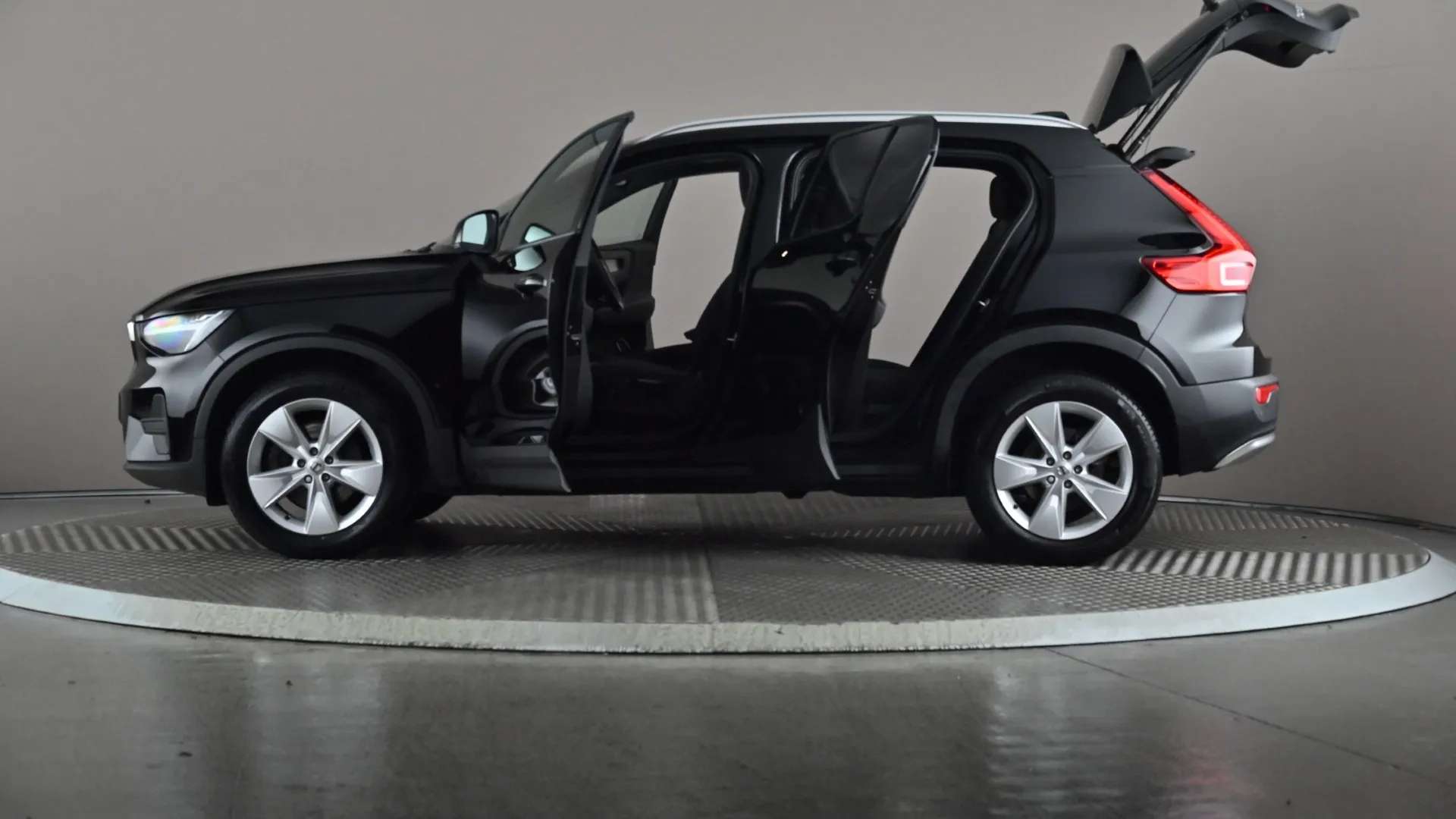 2022 VOLVO XC40 2022 VOLVO XC40