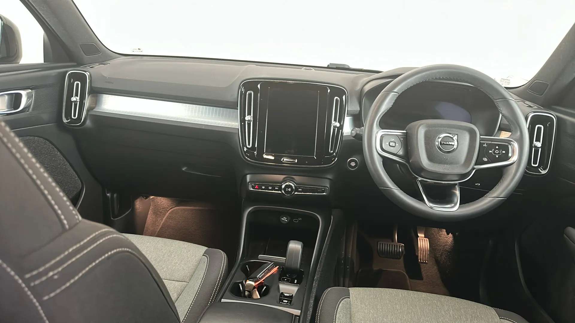 2022 VOLVO XC40 2022 VOLVO XC40