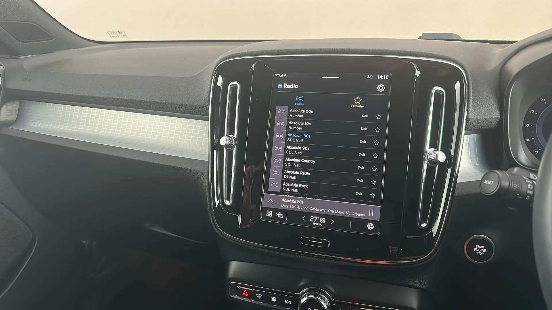 2022 VOLVO XC40 2022 VOLVO XC40