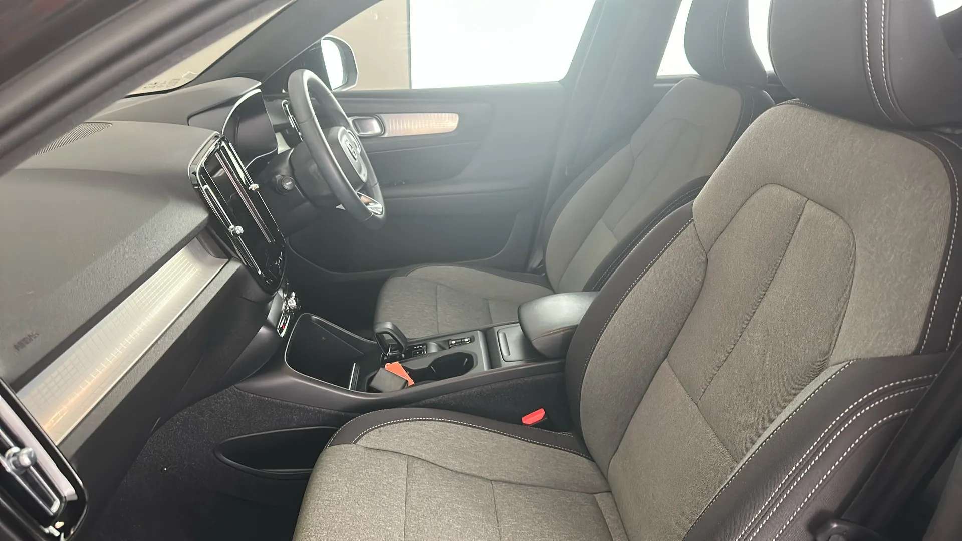 2022 VOLVO XC40 2022 VOLVO XC40