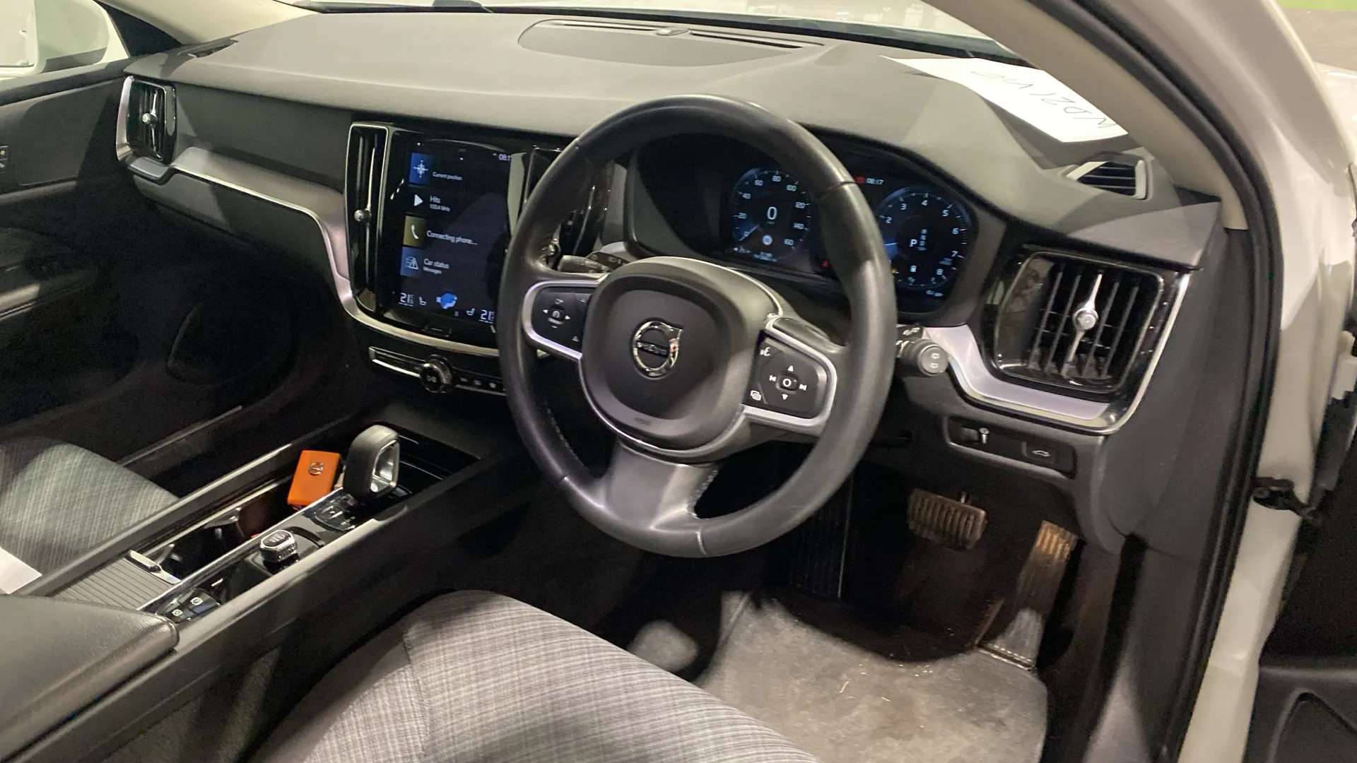 A 2021 VOLVO V60 2.0 B3P Momentum Auto A 2021 VOLVO V60 2.0 B3P Momentum Auto