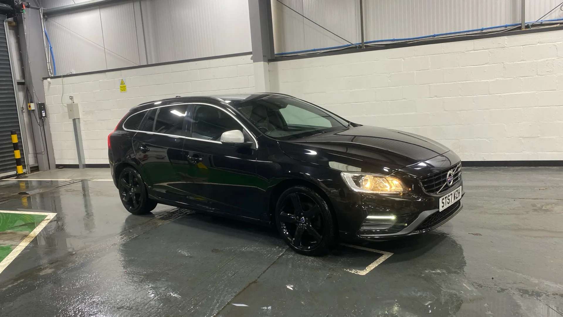 2018 VOLVO V60 2018 VOLVO V60