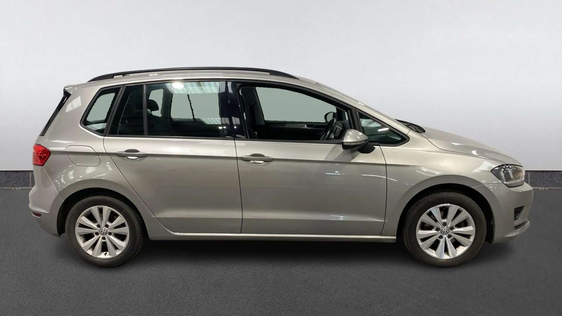 A 2017 VOLKSWAGEN GOLF SV 1.4 TSI SE DSG A 2017 VOLKSWAGEN GOLF SV 1.4 TSI SE DSG