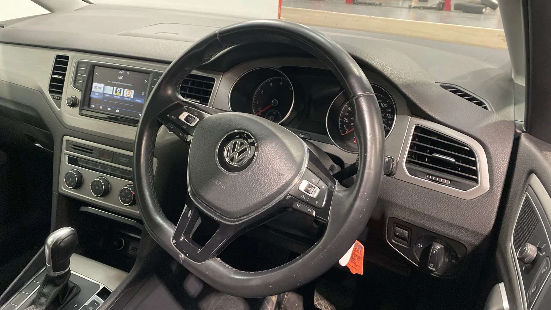 A 2017 VOLKSWAGEN GOLF SV 1.4 TSI SE DSG A 2017 VOLKSWAGEN GOLF SV 1.4 TSI SE DSG