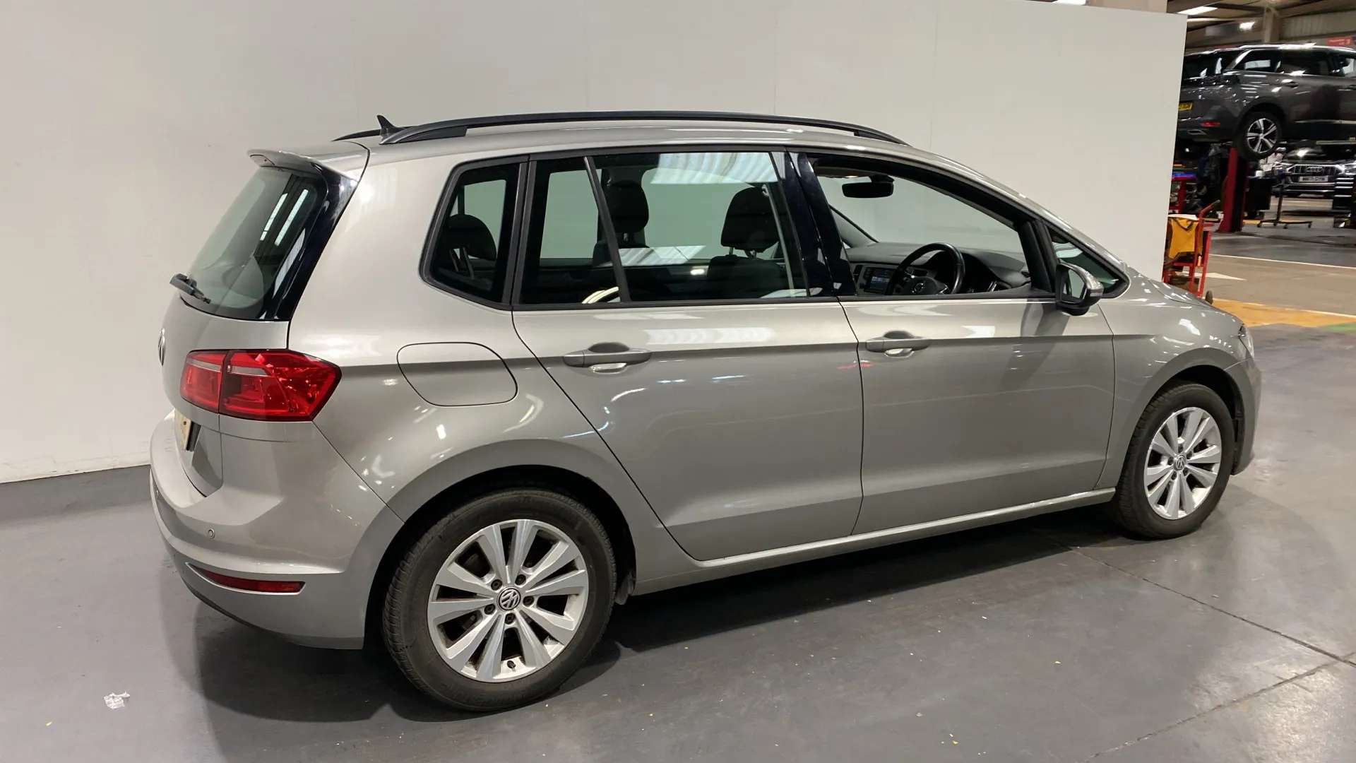 2017 VOLKSWAGEN GOLF SV 2017 VOLKSWAGEN GOLF SV