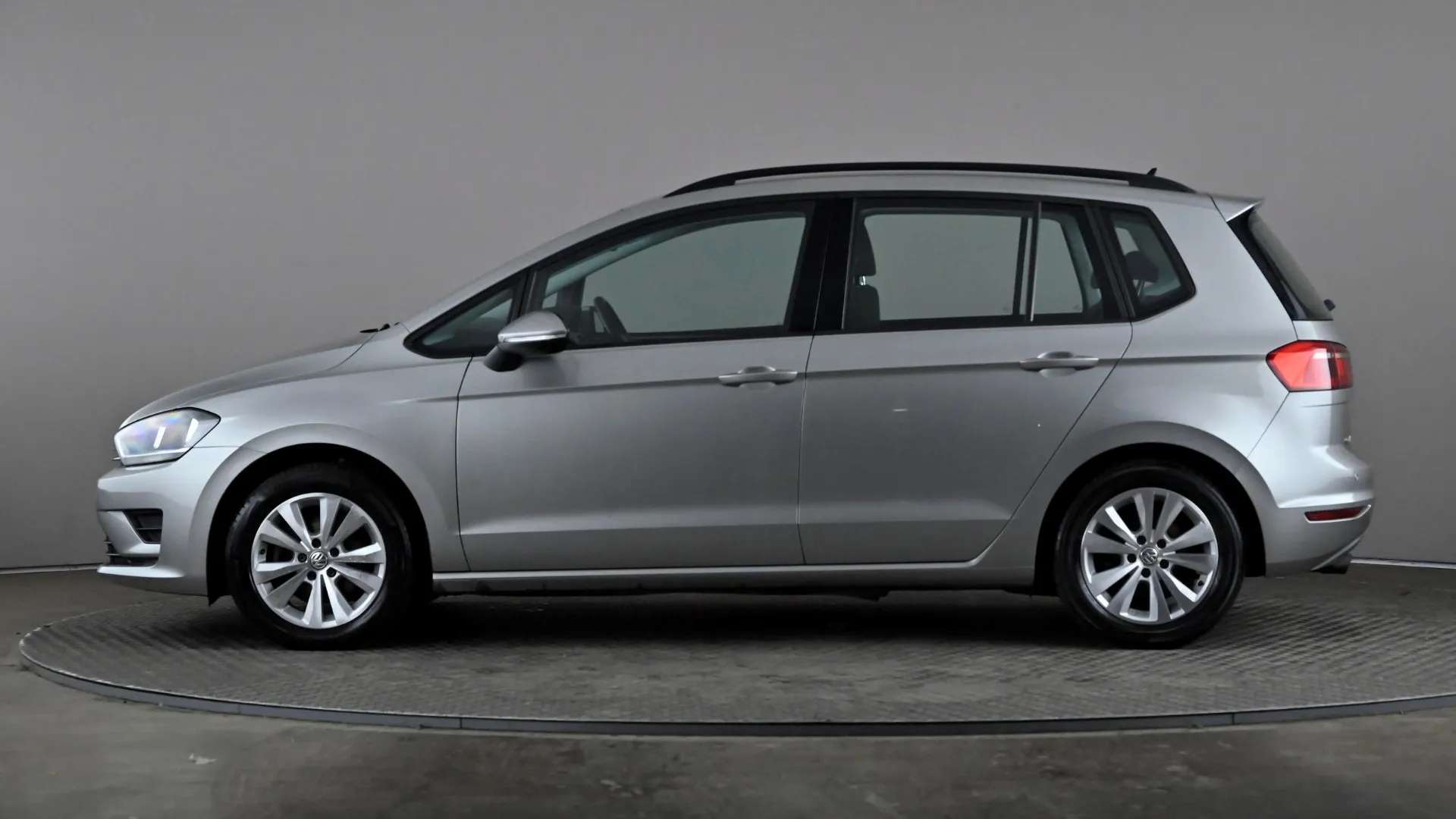 A 2017 VOLKSWAGEN GOLF SV 1.4 TSI SE DSG A 2017 VOLKSWAGEN GOLF SV 1.4 TSI SE DSG