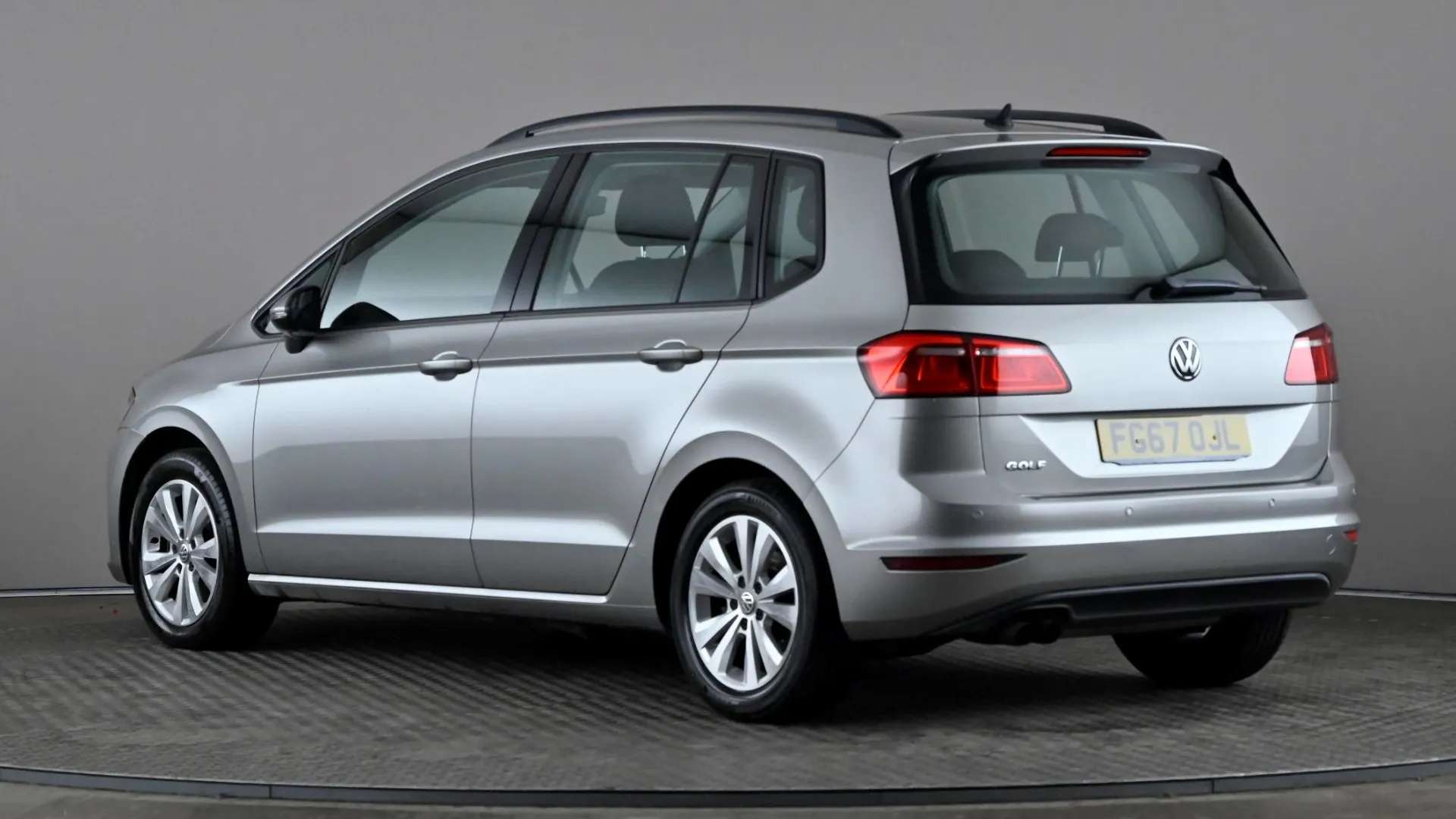 A 2017 VOLKSWAGEN GOLF SV 1.4 TSI SE DSG A 2017 VOLKSWAGEN GOLF SV 1.4 TSI SE DSG