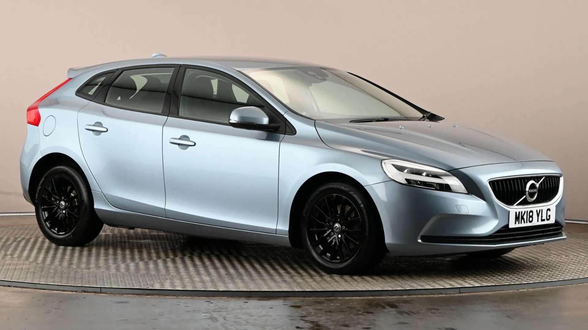 2018 VOLVO V40 2018 VOLVO V40