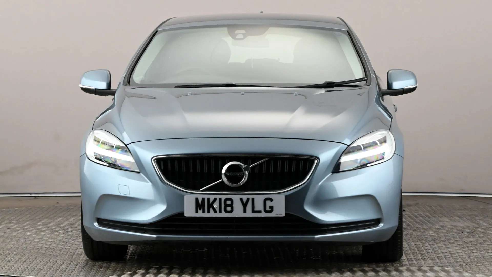2018 VOLVO V40 2018 VOLVO V40