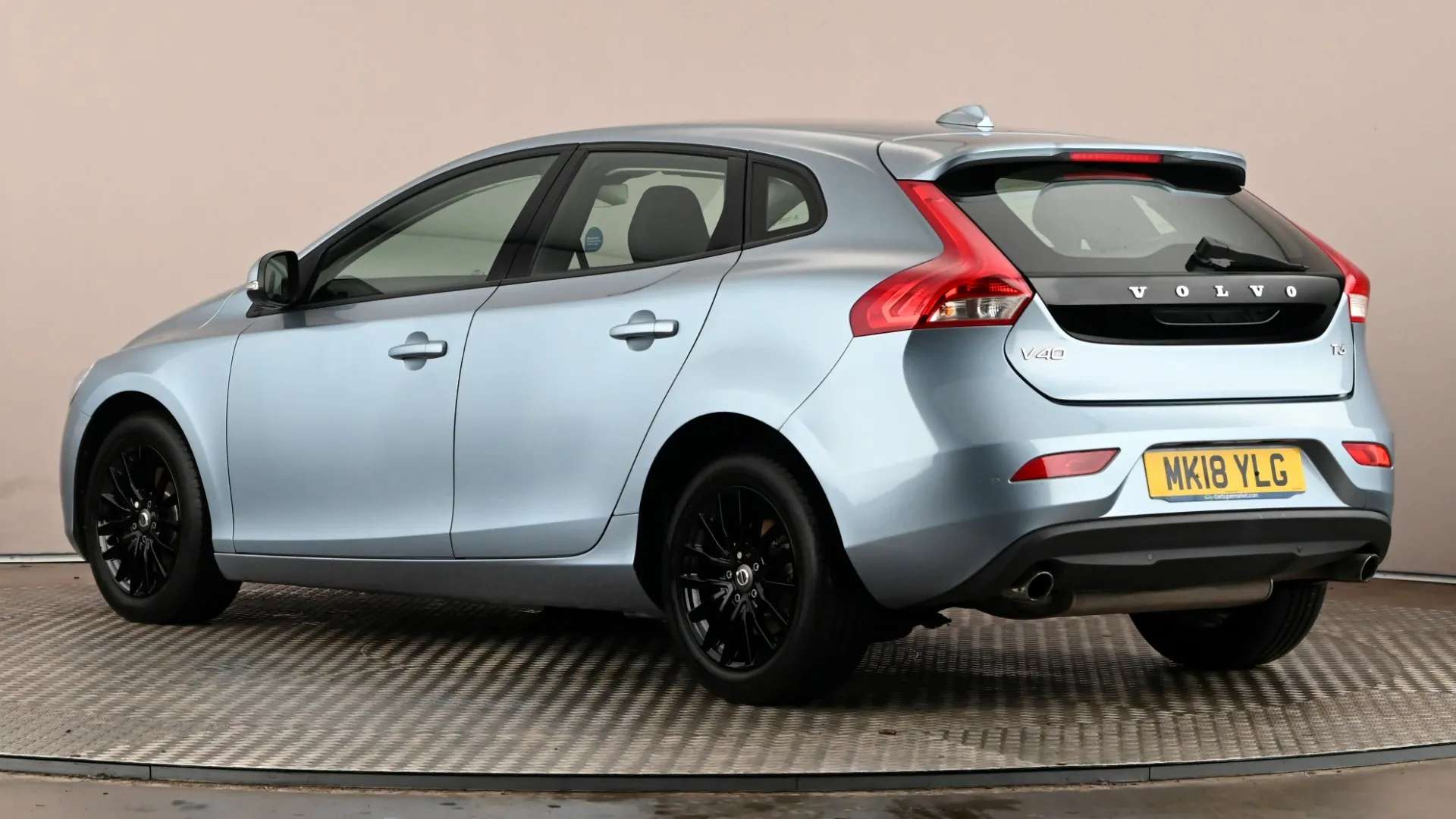 2018 VOLVO V40 2018 VOLVO V40