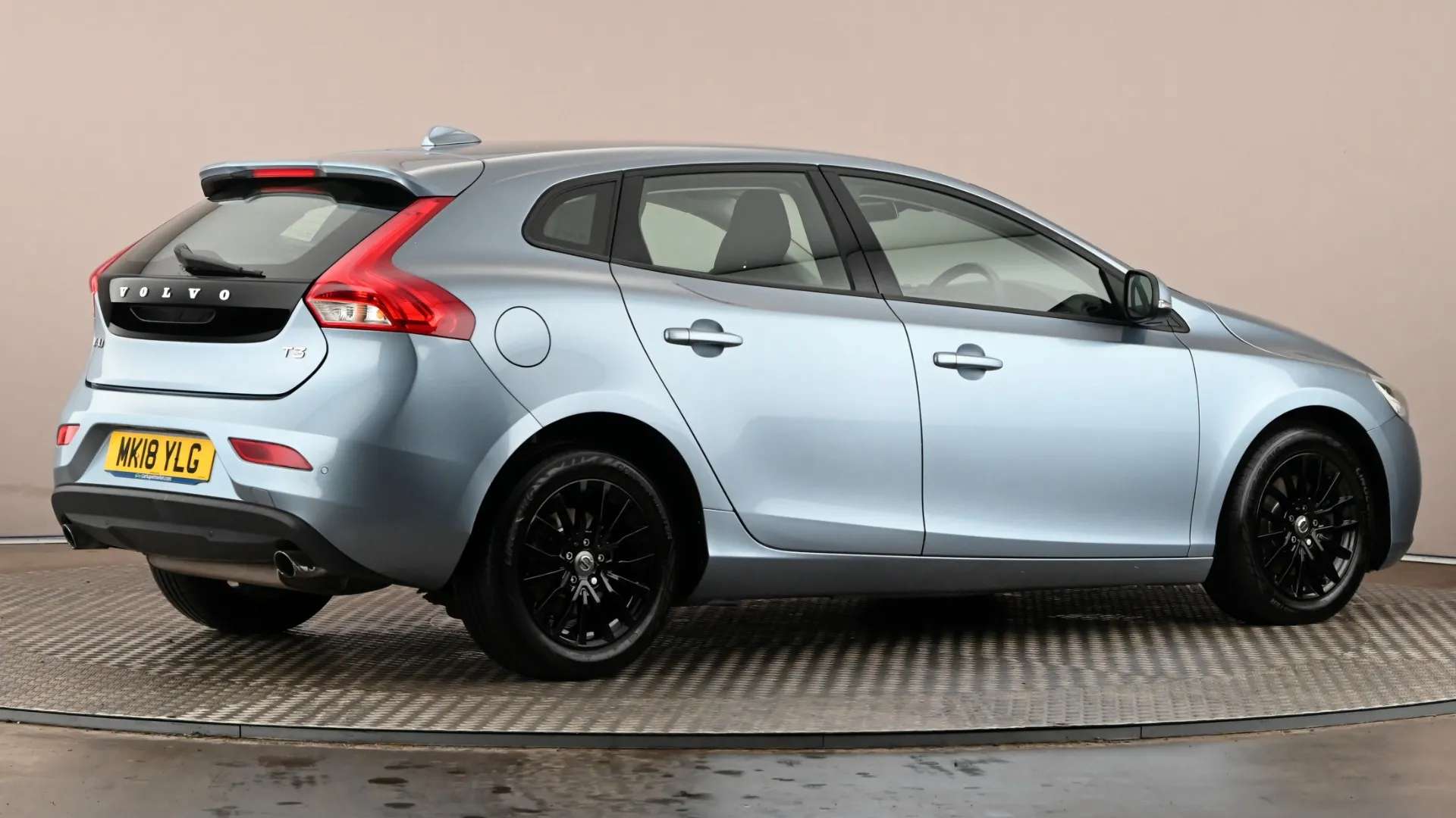 2018 VOLVO V40 2018 VOLVO V40