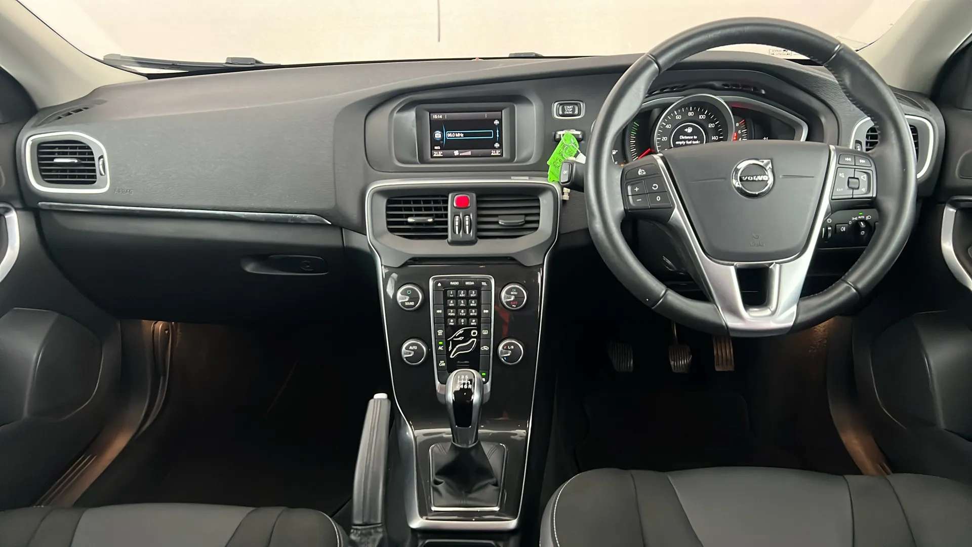 2018 VOLVO V40 2018 VOLVO V40