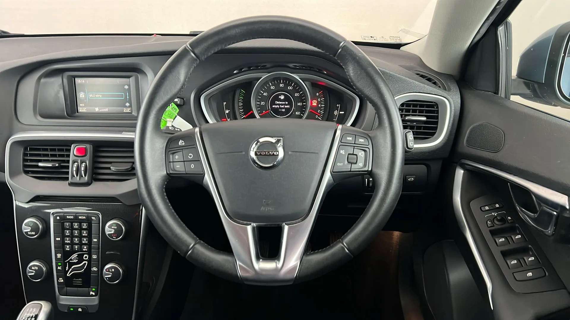 2018 VOLVO V40 2018 VOLVO V40