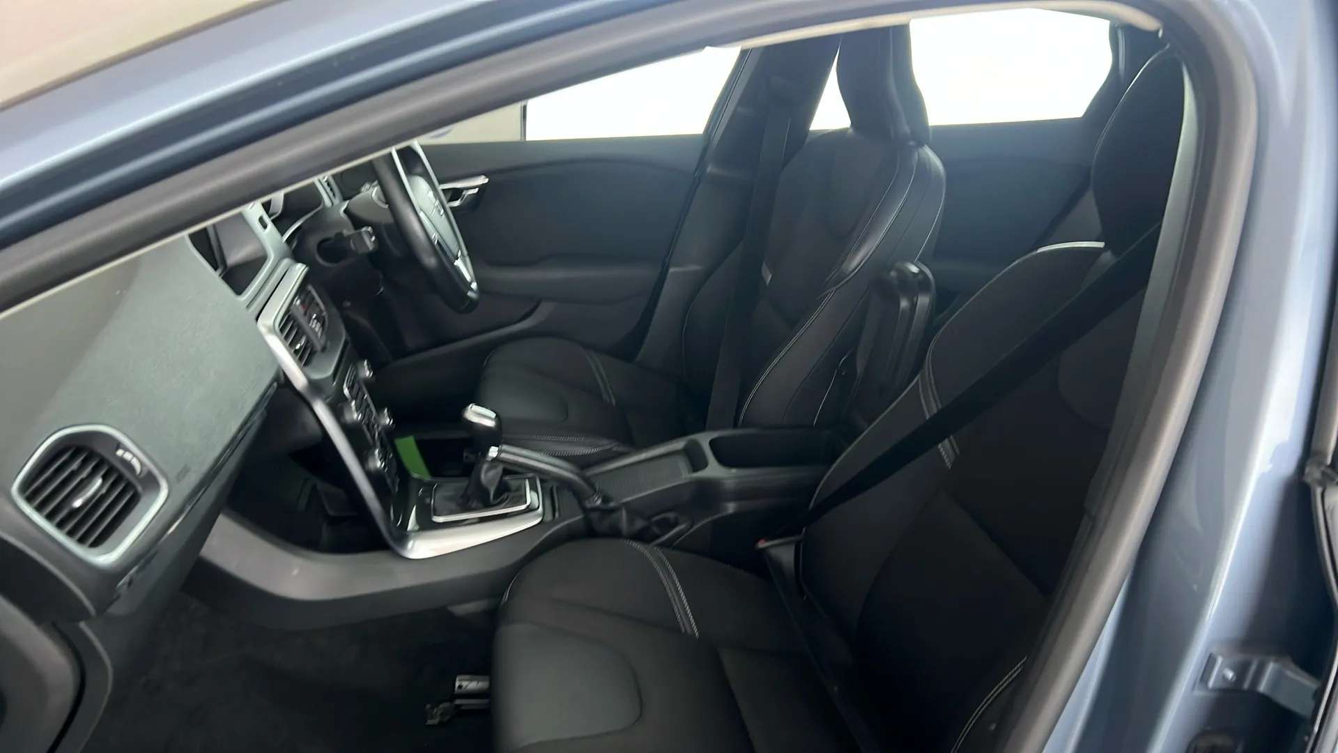 2018 VOLVO V40 2018 VOLVO V40