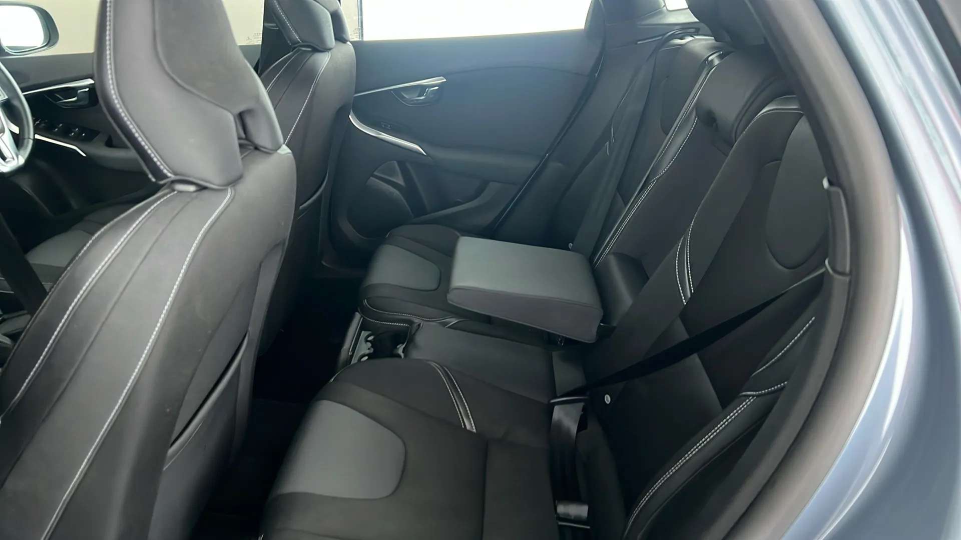2018 VOLVO V40 2018 VOLVO V40