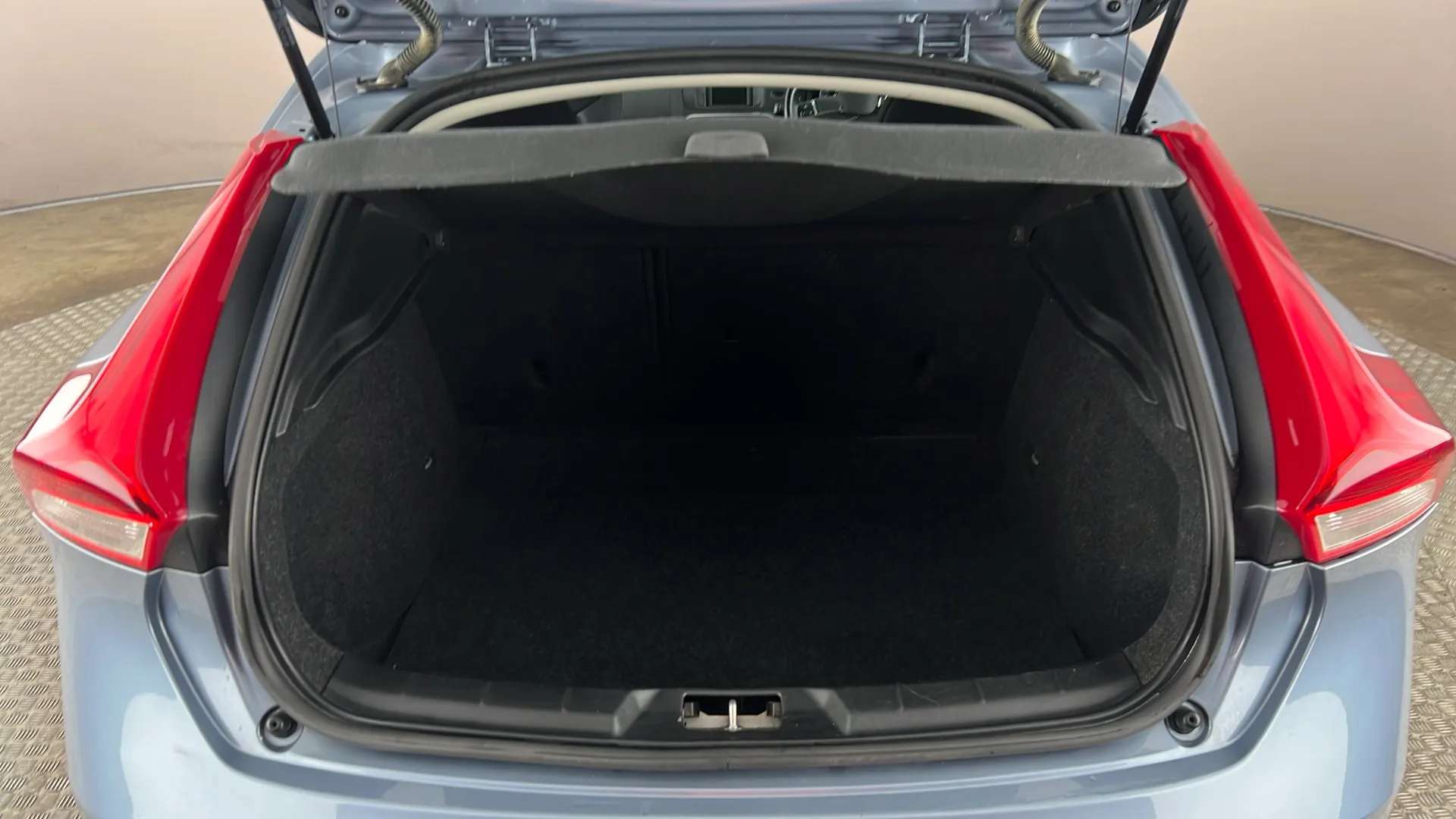 2018 VOLVO V40 2018 VOLVO V40