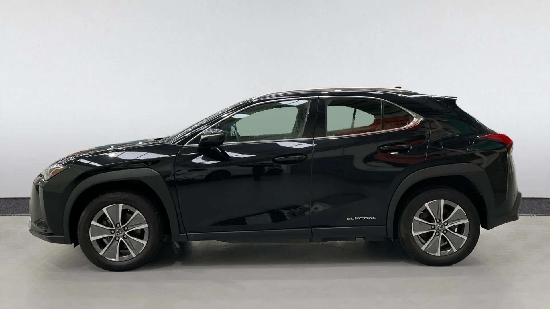 A 2022 LEXUS UX 300e 150kW 54.3 kWh E-CVT A 2022 LEXUS UX 300e 150kW 54.3 kWh E-CVT