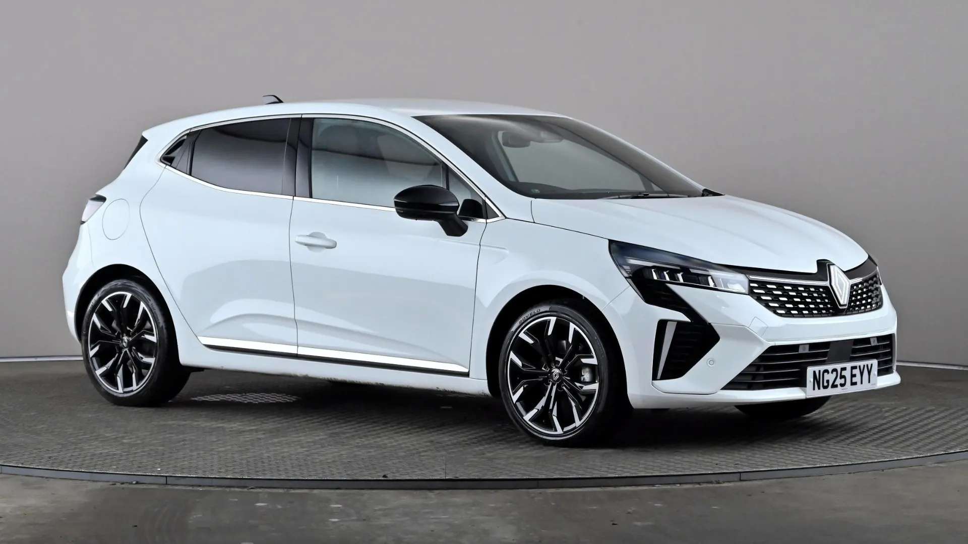 A 2025 RENAULT CLIO 1.6 E-TECH full hybrid 145 Techno Auto A 2025 RENAULT CLIO 1.6 E-TECH full hybrid 145 Techno Auto