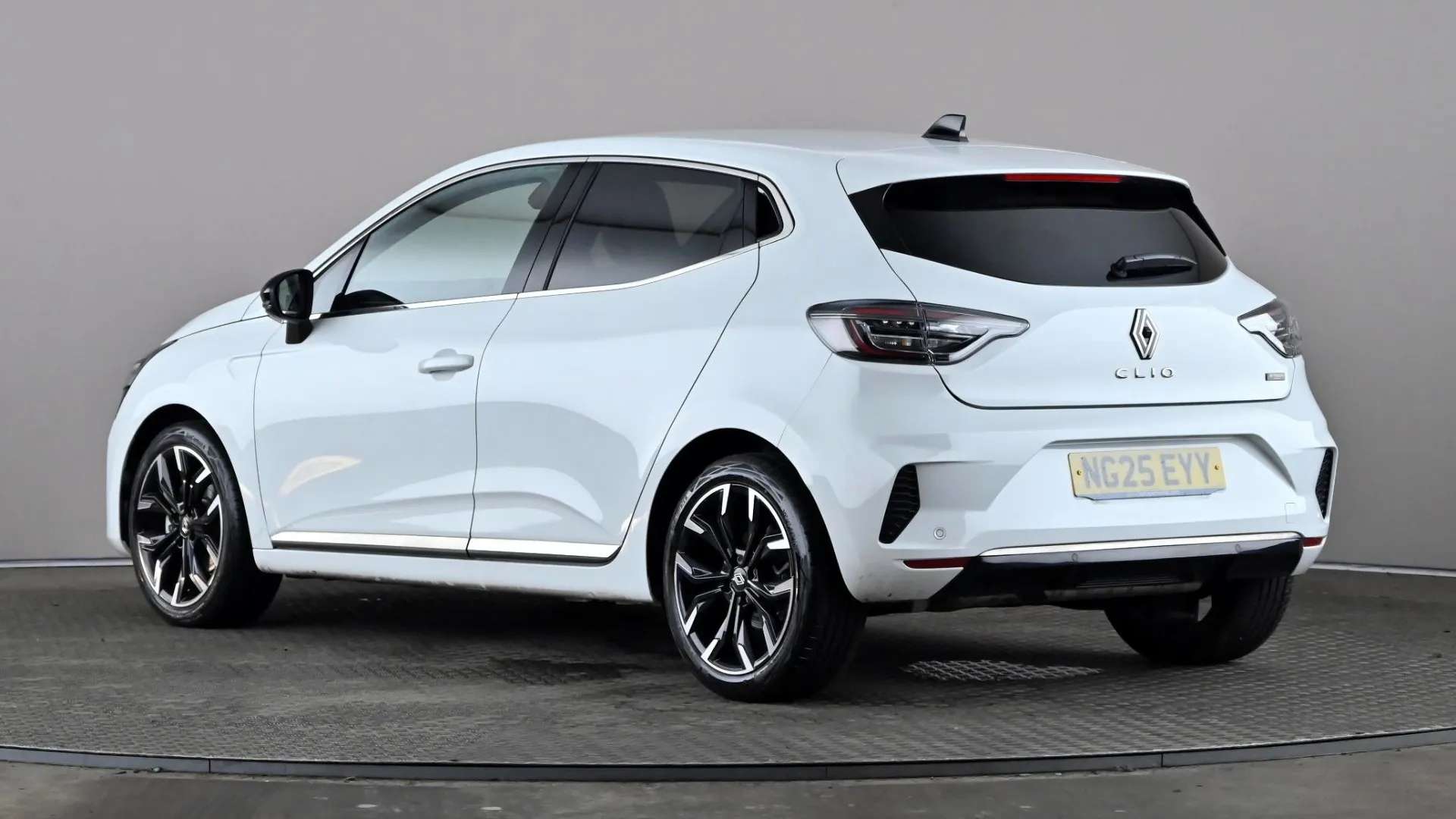 A 2025 RENAULT CLIO 1.6 E-TECH full hybrid 145 Techno Auto A 2025 RENAULT CLIO 1.6 E-TECH full hybrid 145 Techno Auto