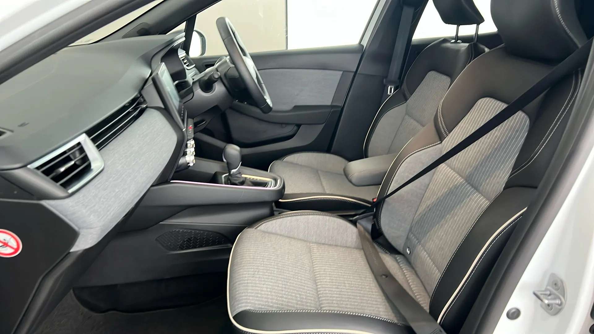 2025 RENAULT CLIO 2025 RENAULT CLIO