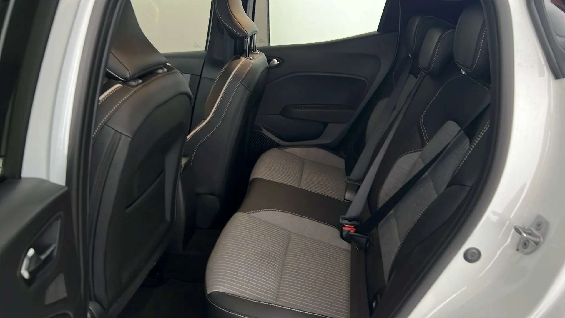 2025 RENAULT CLIO 2025 RENAULT CLIO