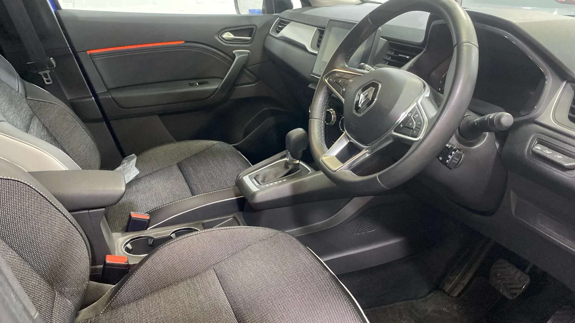 A 2023 RENAULT CAPTUR 1.6 E-Tech full hybrid 145 Techno Auto A 2023 RENAULT CAPTUR 1.6 E-Tech full hybrid 145 Techno Auto