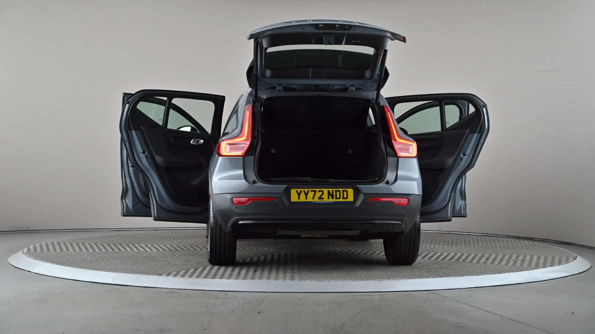2022 VOLVO XC40 2022 VOLVO XC40