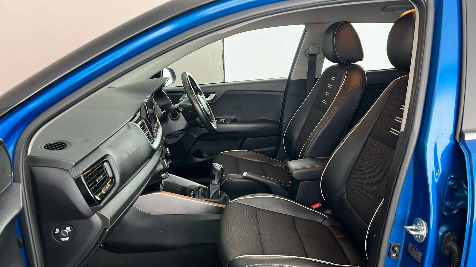 2023 KIA STONIC 2023 KIA STONIC