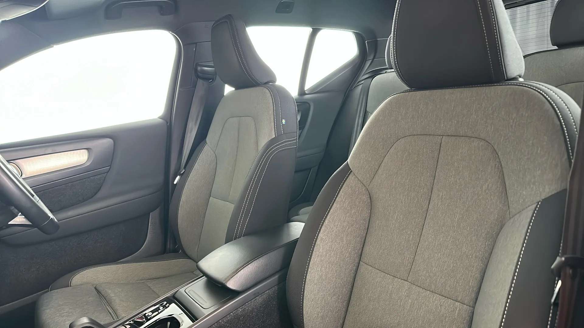 2022 VOLVO XC40 2022 VOLVO XC40