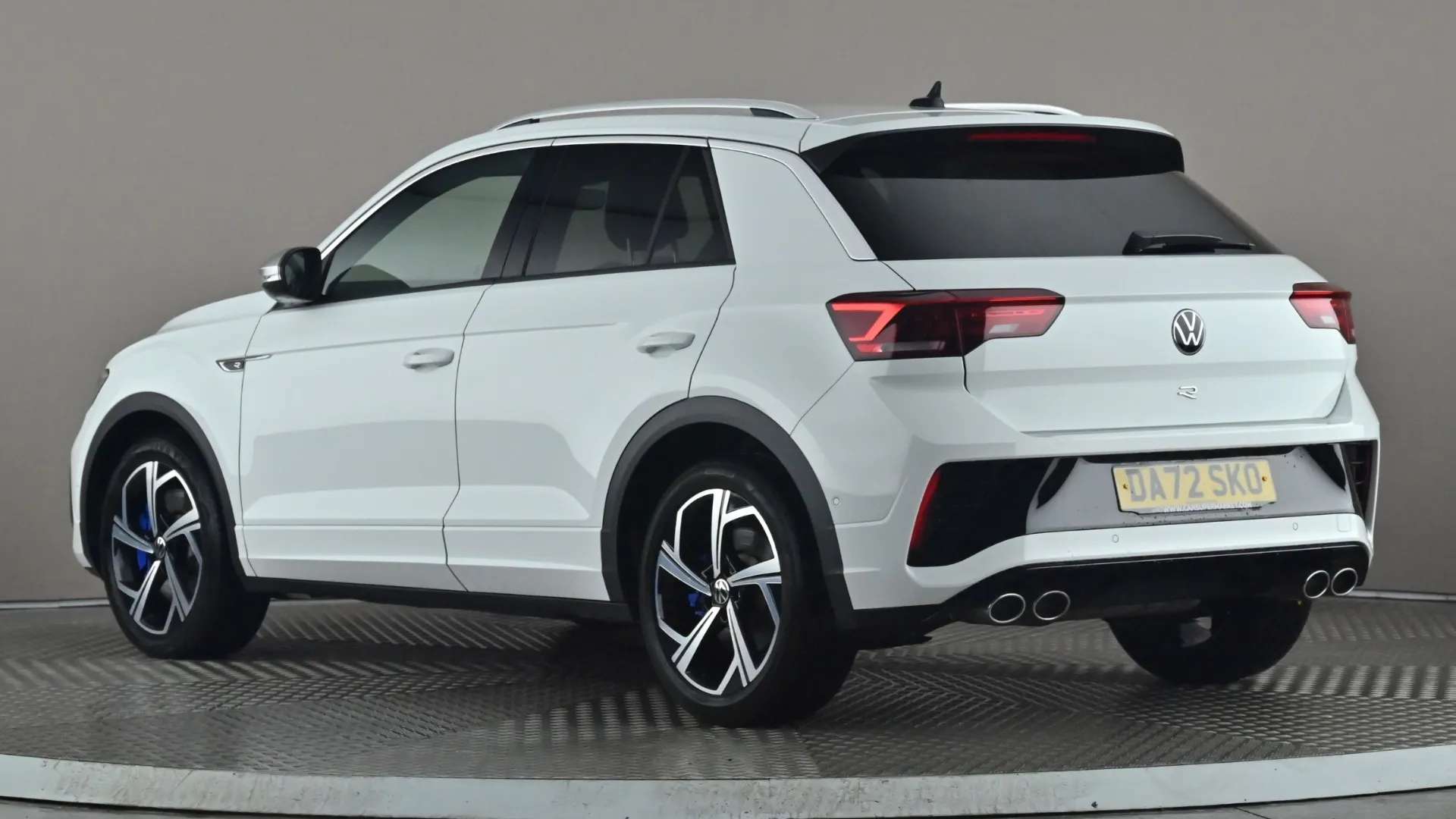 A 2022 VOLKSWAGEN T-ROC 2.0 TSI 300 4MOTION R DSG A 2022 VOLKSWAGEN T-ROC 2.0 TSI 300 4MOTION R DSG