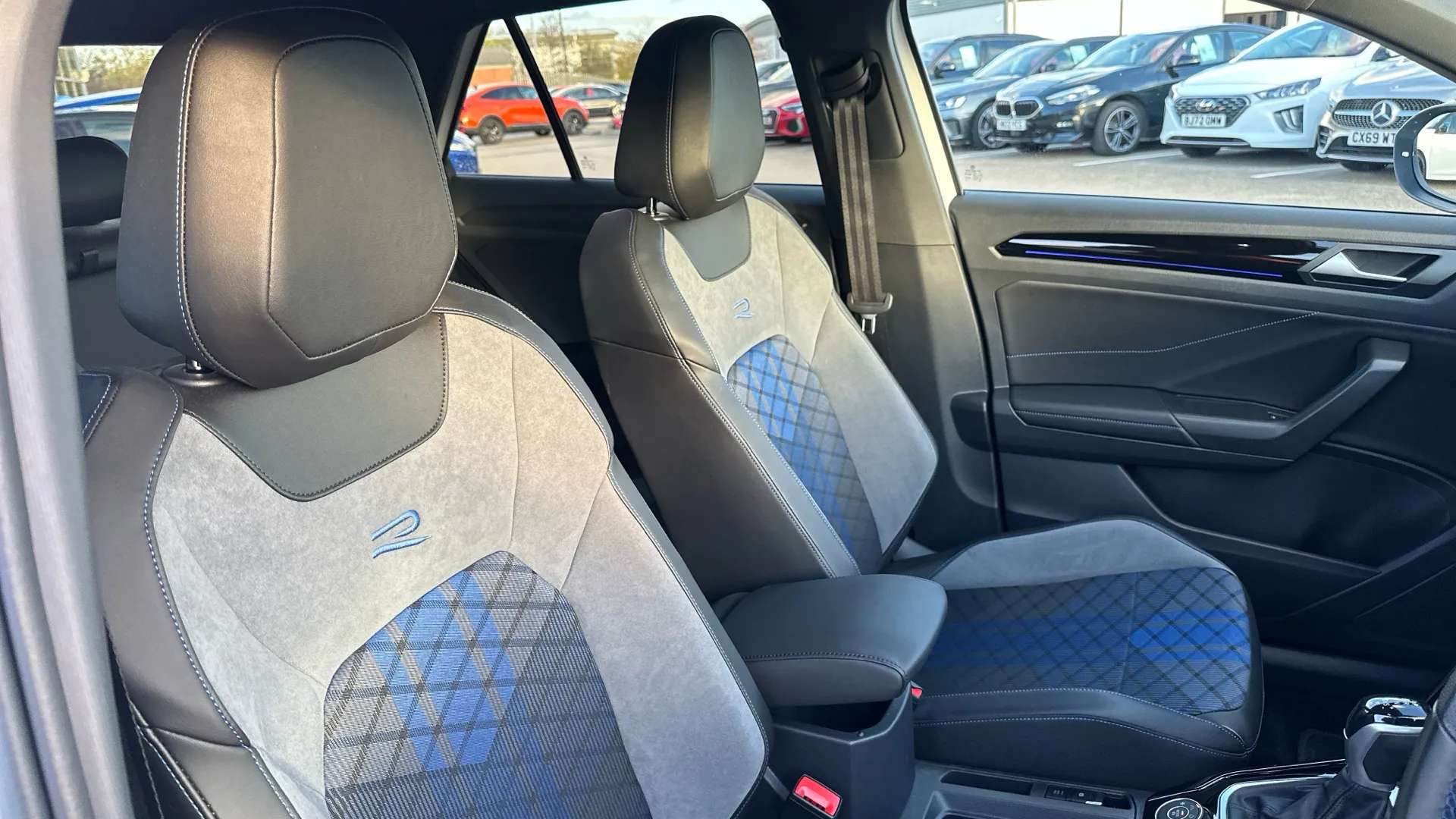 2023 VOLKSWAGEN T-ROC 2023 VOLKSWAGEN T-ROC