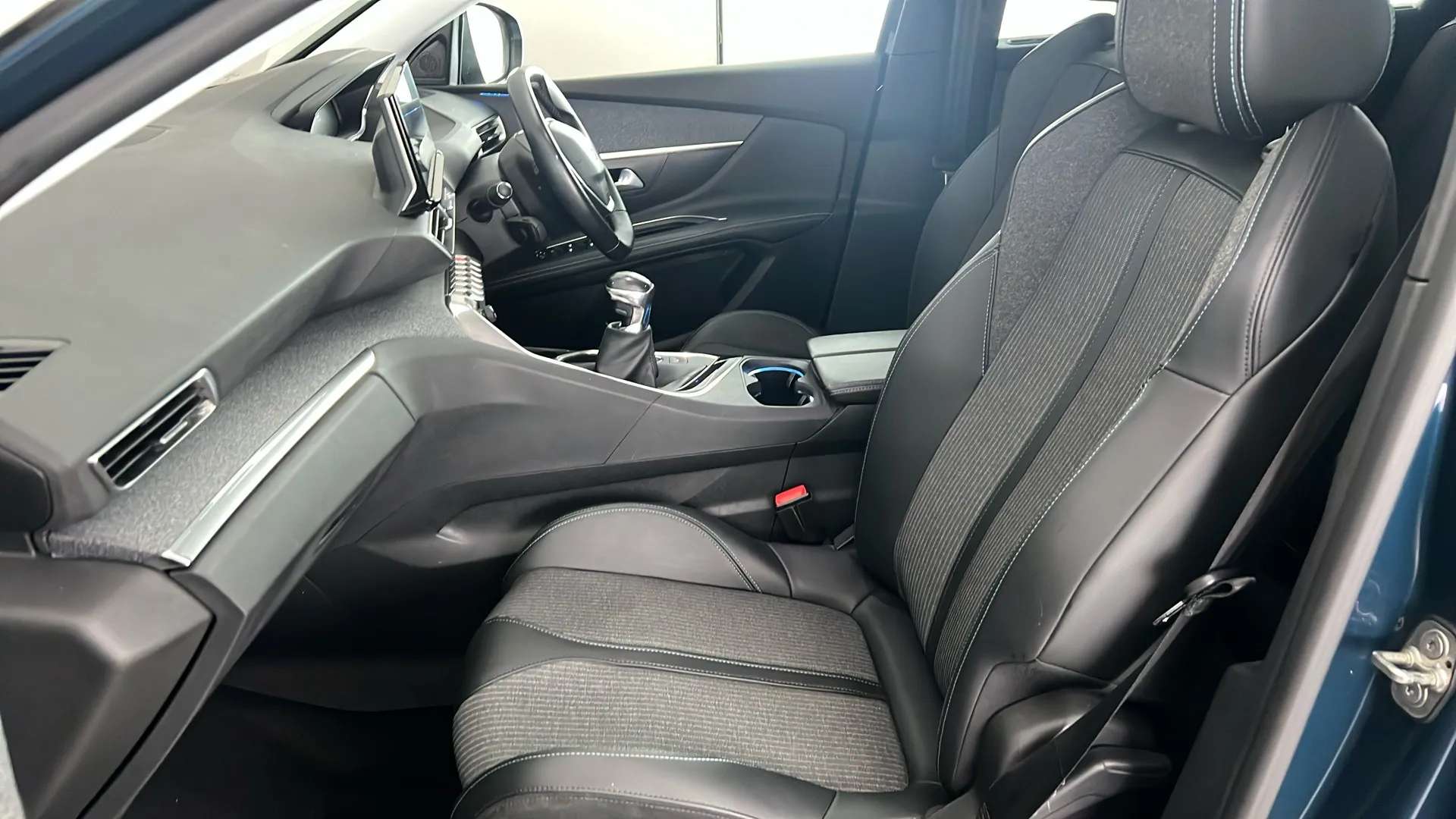 2021 PEUGEOT 5008 2021 PEUGEOT 5008