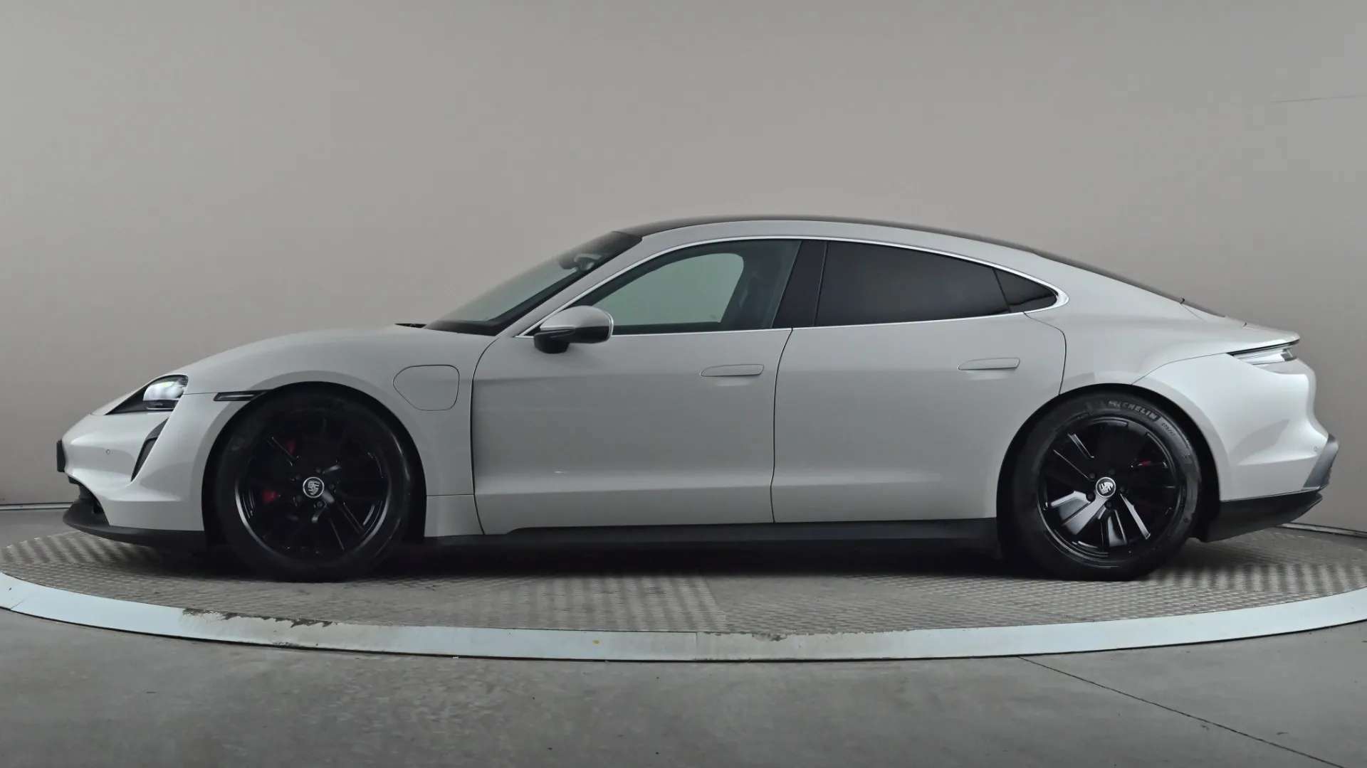 A 2021 PORSCHE TAYCAN 420kW 4S 93kWh Auto A 2021 PORSCHE TAYCAN 420kW 4S 93kWh Auto