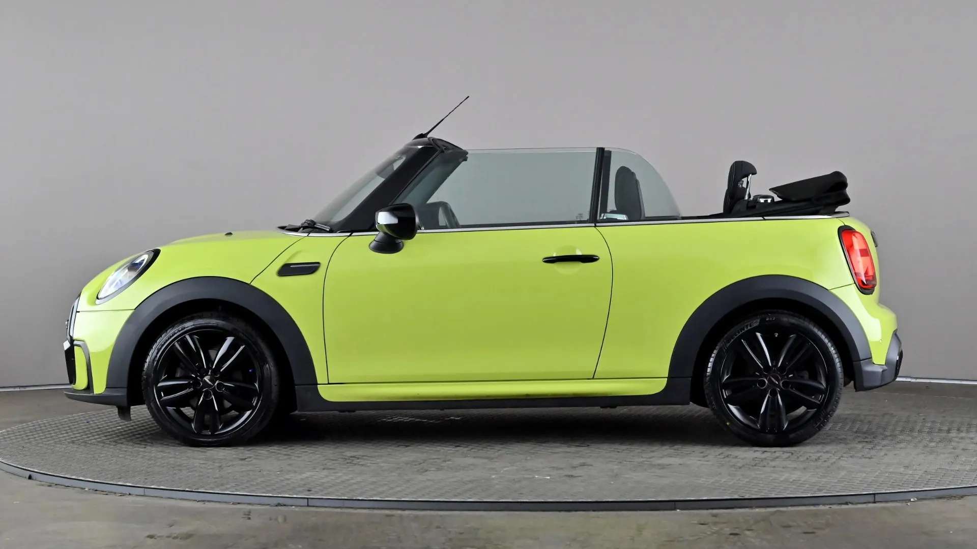 A 2021 MINI CONVERTIBLE 1.5 Cooper Sport A 2021 MINI CONVERTIBLE 1.5 Cooper Sport
