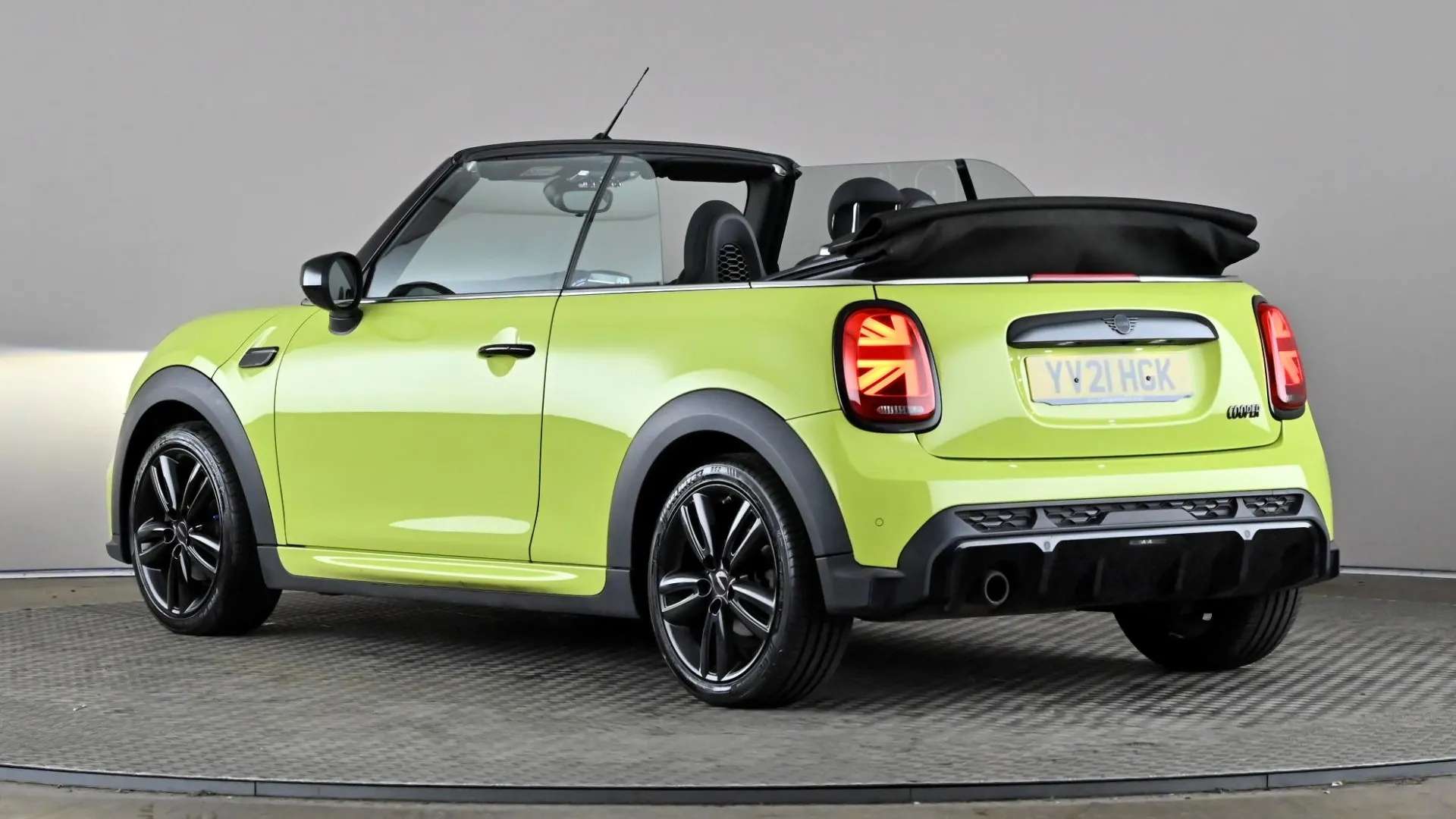 A 2021 MINI CONVERTIBLE 1.5 Cooper Sport A 2021 MINI CONVERTIBLE 1.5 Cooper Sport