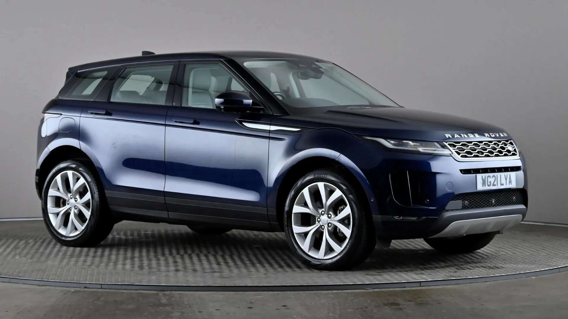 A 2021 LAND ROVER RANGE ROVER EVOQUE 1.5 P300e SE Auto A 2021 LAND ROVER RANGE ROVER EVOQUE 1.5 P300e SE Auto