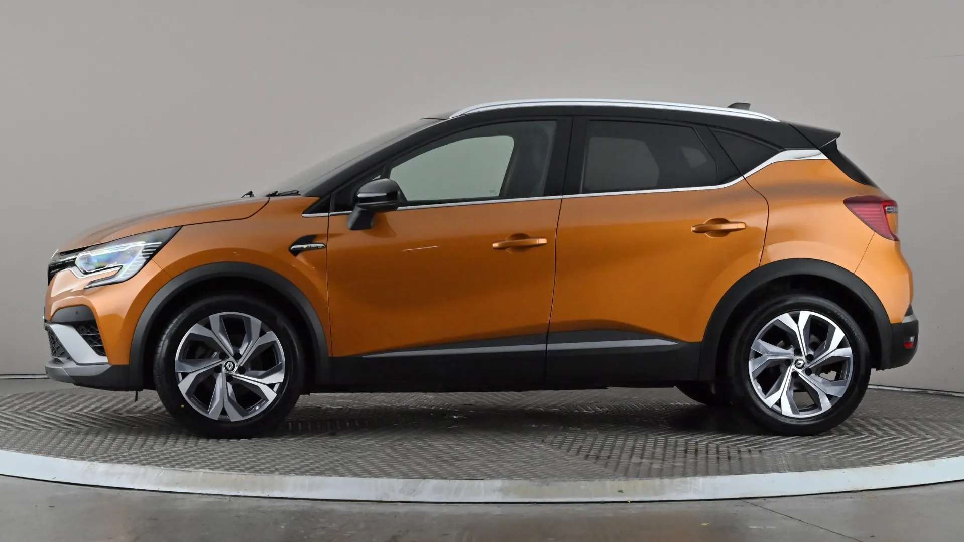 A 2022 RENAULT CAPTUR 1.6 E-TECH Hybrid 145 R.S. Line Auto A 2022 RENAULT CAPTUR 1.6 E-TECH Hybrid 145 R.S. Line Auto