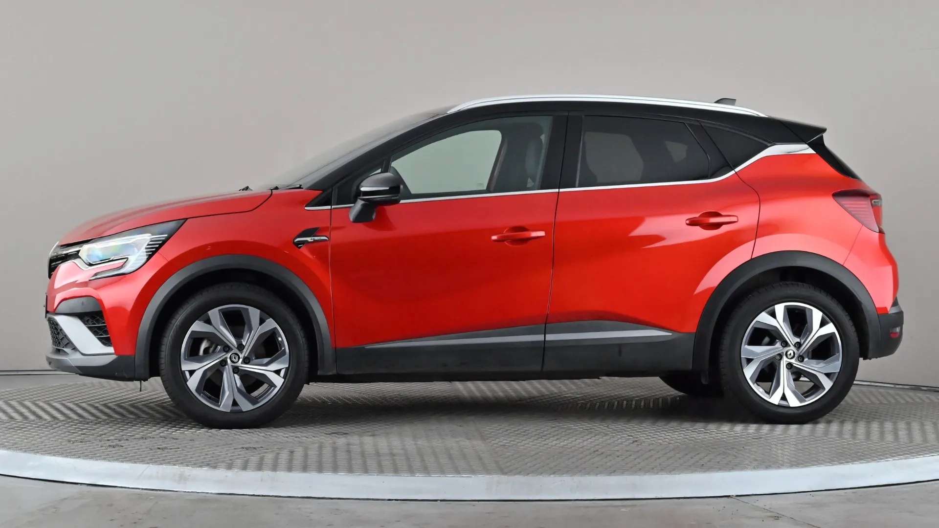 A 2022 RENAULT CAPTUR 1.6 E-TECH Hybrid 145 R.S. Line Auto A 2022 RENAULT CAPTUR 1.6 E-TECH Hybrid 145 R.S. Line Auto