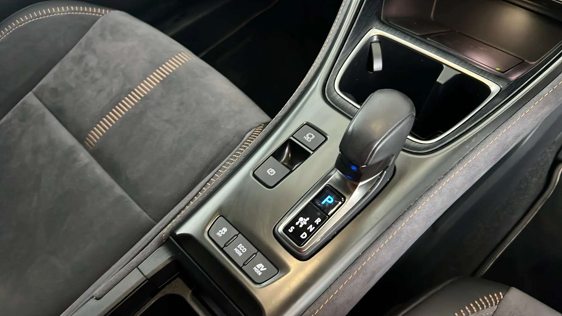 2025 LEXUS LBX 2025 LEXUS LBX