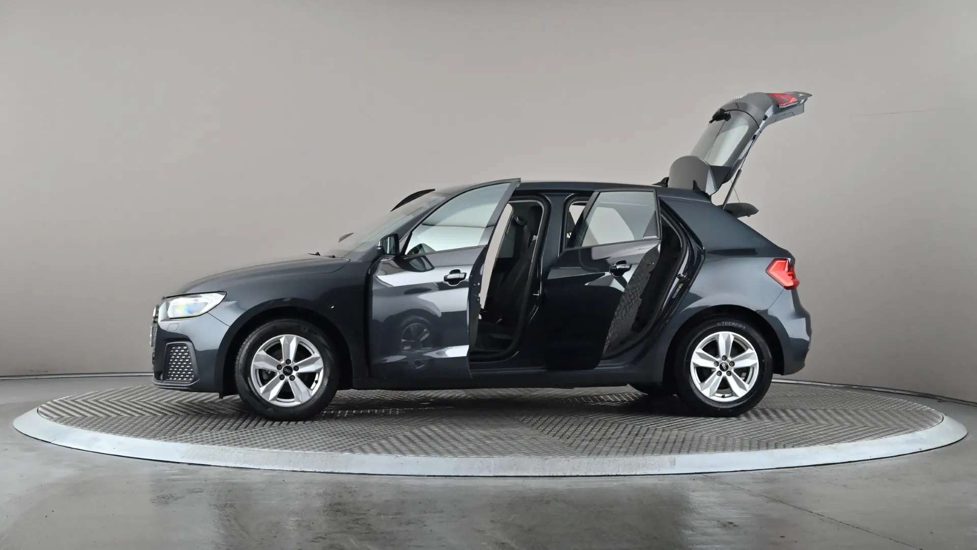 2021 AUDI A1 2021 AUDI A1