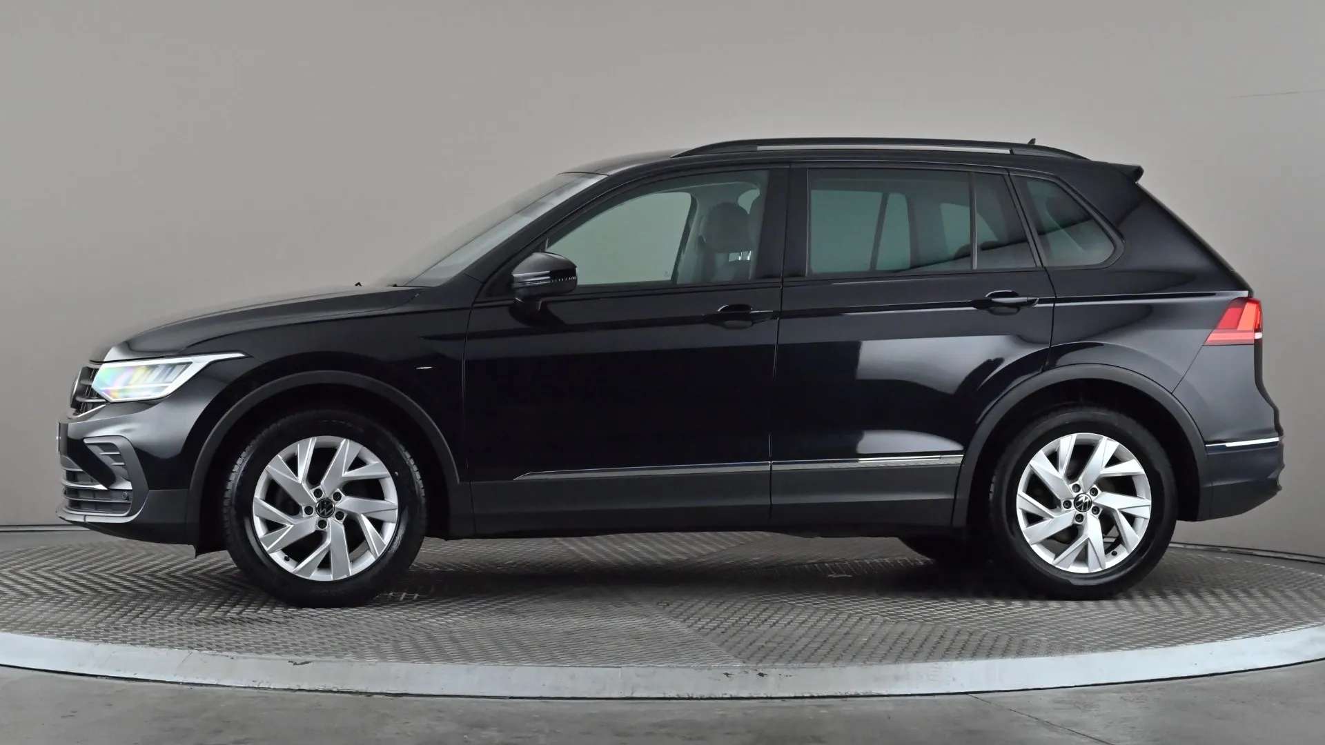 A 2021 VOLKSWAGEN TIGUAN 1.5 TSI 150 Life A 2021 VOLKSWAGEN TIGUAN 1.5 TSI 150 Life