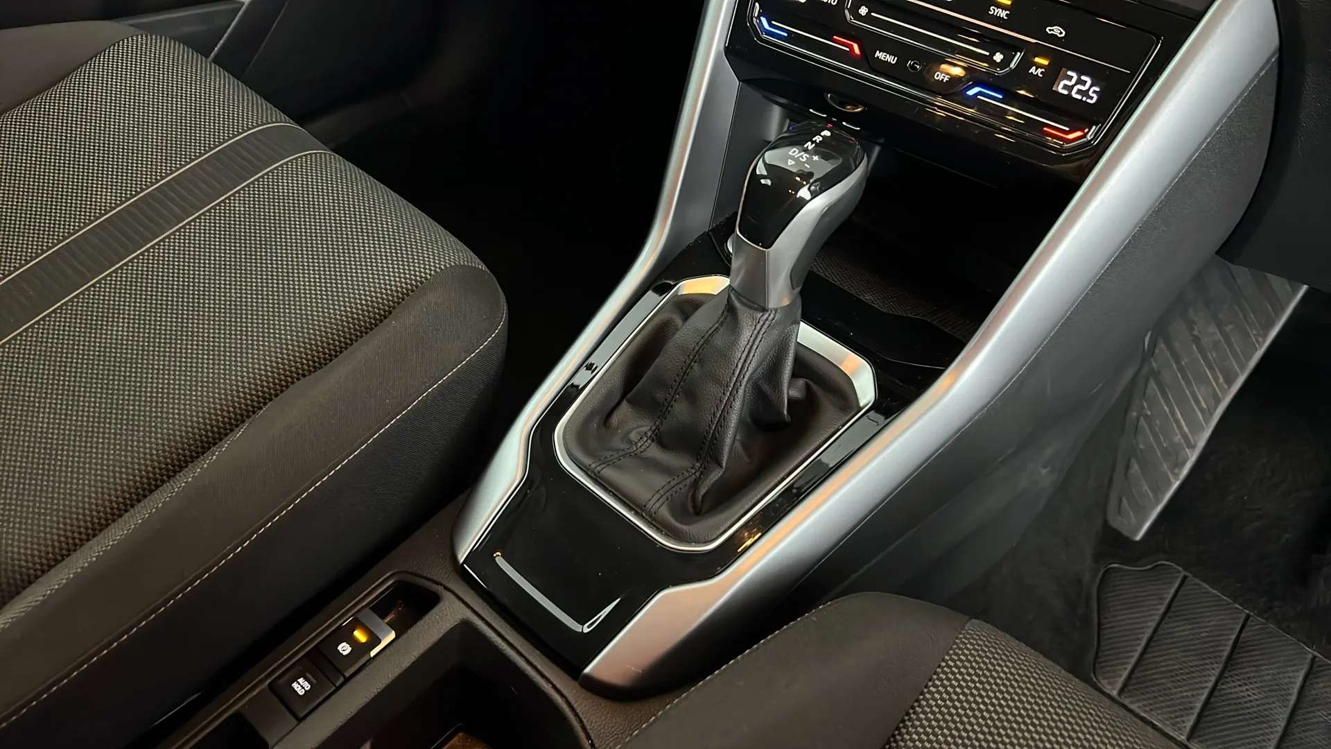 2023 VOLKSWAGEN T-ROC 2023 VOLKSWAGEN T-ROC