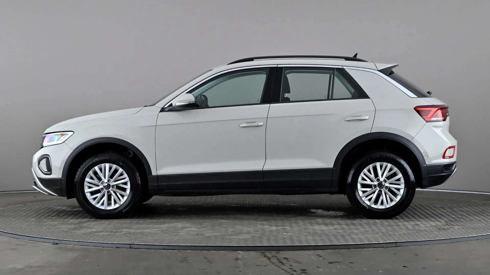 A 2023 VOLKSWAGEN T-ROC 1.5 TSI Life DSG A 2023 VOLKSWAGEN T-ROC 1.5 TSI Life DSG