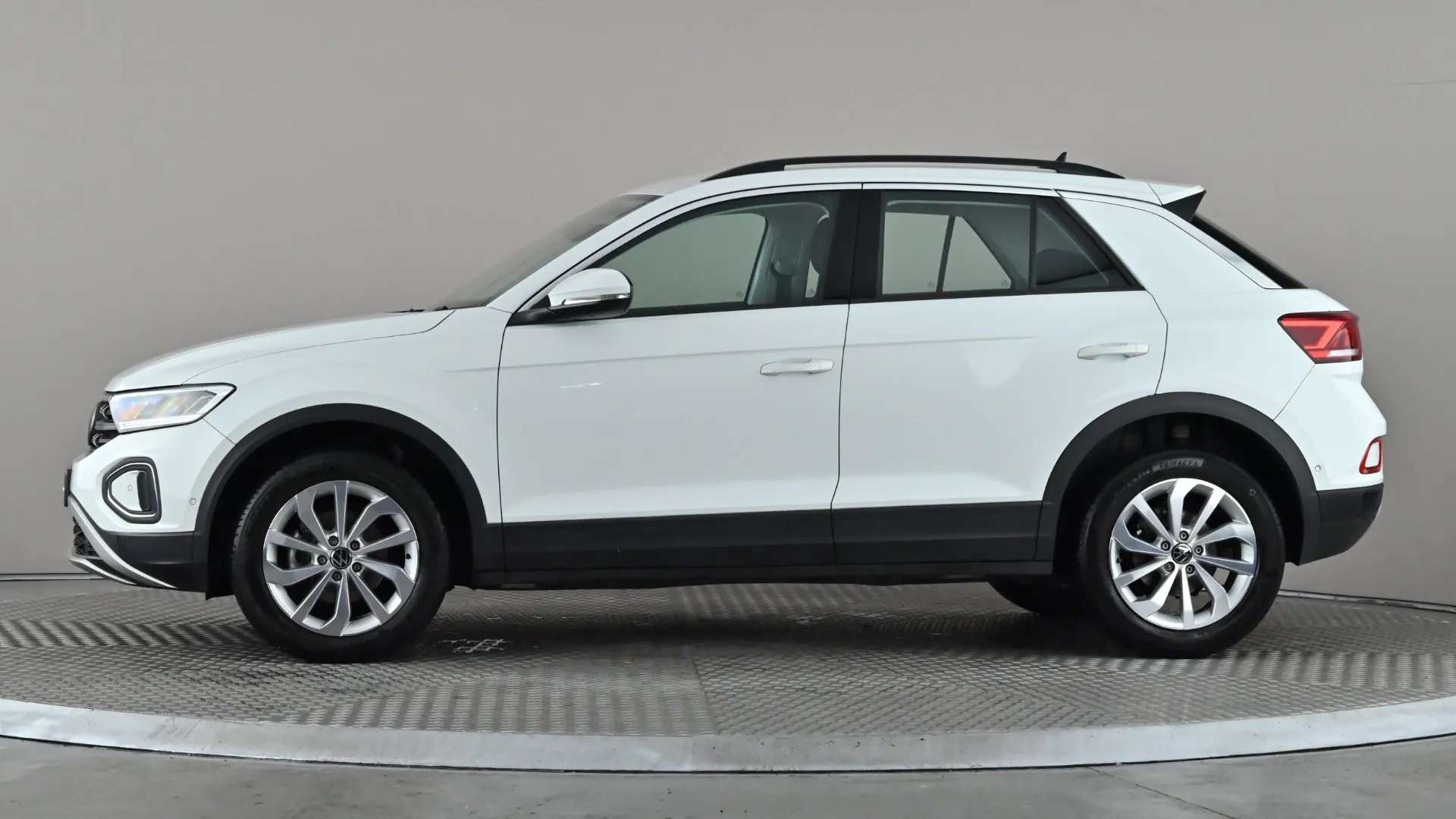 A 2022 VOLKSWAGEN T-ROC 1.5 TSI Life DSG A 2022 VOLKSWAGEN T-ROC 1.5 TSI Life DSG