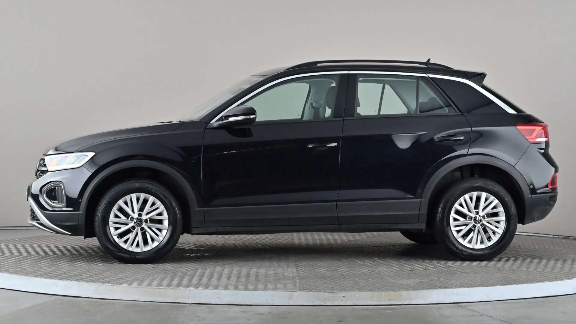 A 2023 VOLKSWAGEN T-ROC 1.5 TSI Life DSG A 2023 VOLKSWAGEN T-ROC 1.5 TSI Life DSG