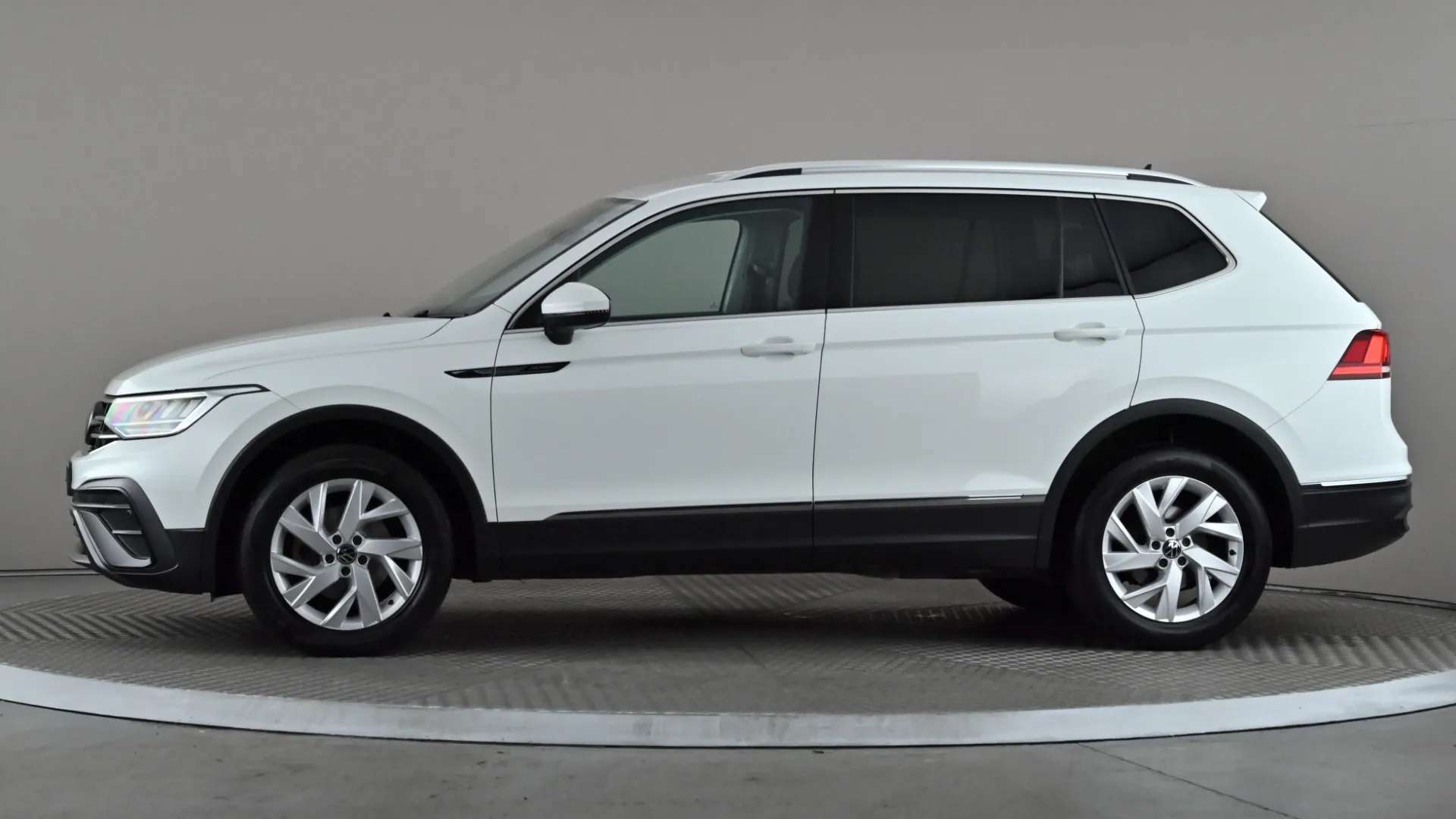 A 2023 VOLKSWAGEN TIGUAN ALLSPACE 1.5 TSI Life DSG A 2023 VOLKSWAGEN TIGUAN ALLSPACE 1.5 TSI Life DSG