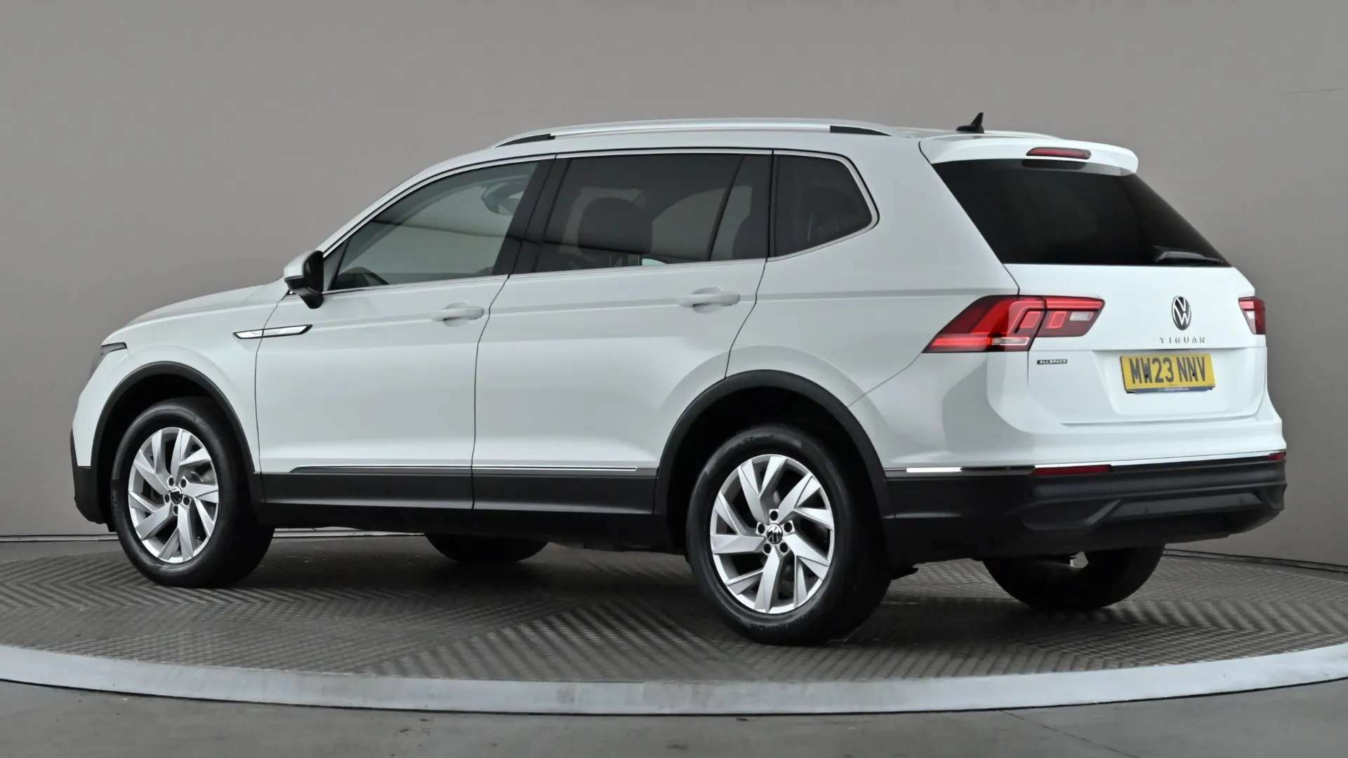 A 2023 VOLKSWAGEN TIGUAN ALLSPACE 1.5 TSI Life DSG A 2023 VOLKSWAGEN TIGUAN ALLSPACE 1.5 TSI Life DSG